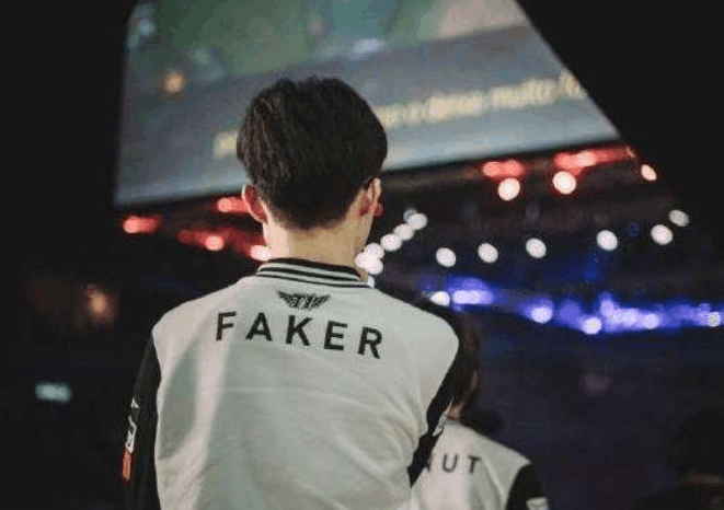 LPL今日首发名单：Karsa回归首发位，前DK上单HOYA迎来LPL首秀